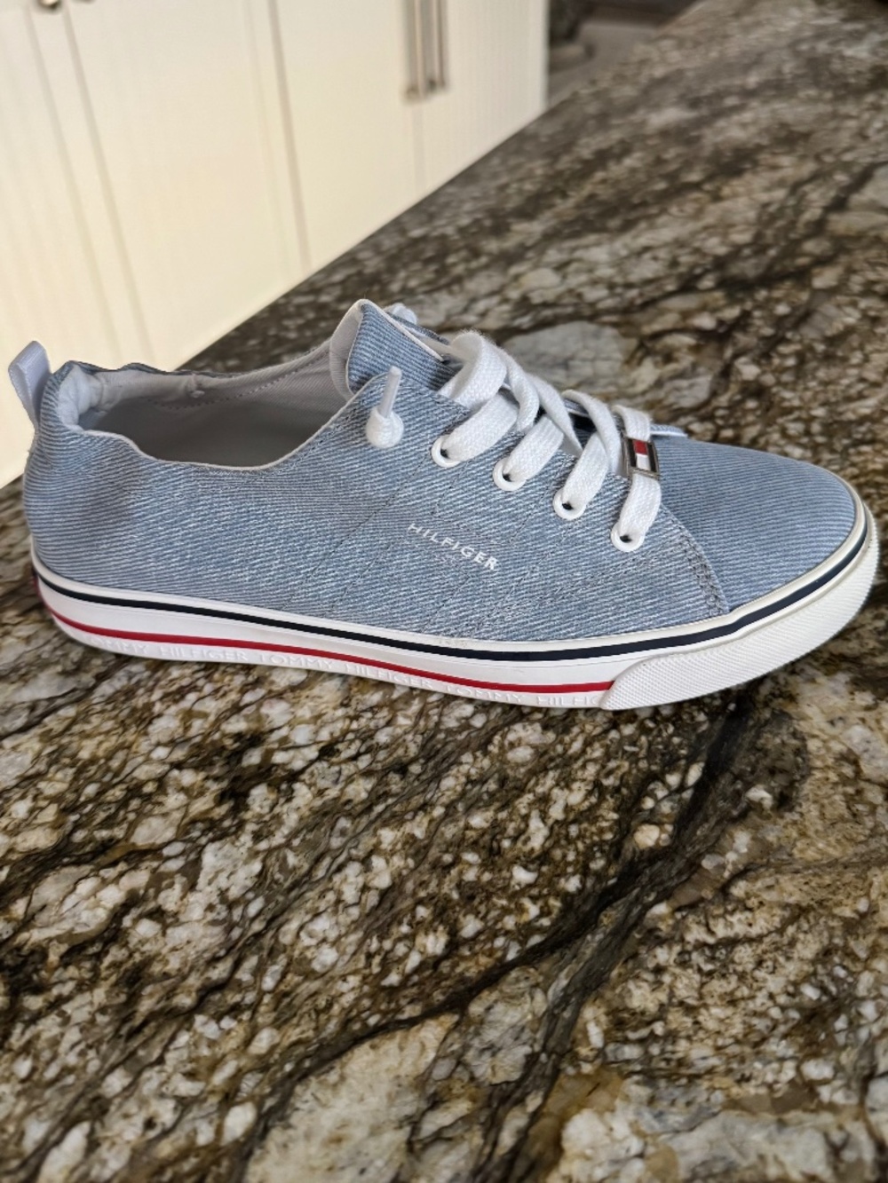 TOMMY HILFIGER Women’s Lace-up Jean Pattern Lightweight Shoes size 6.5